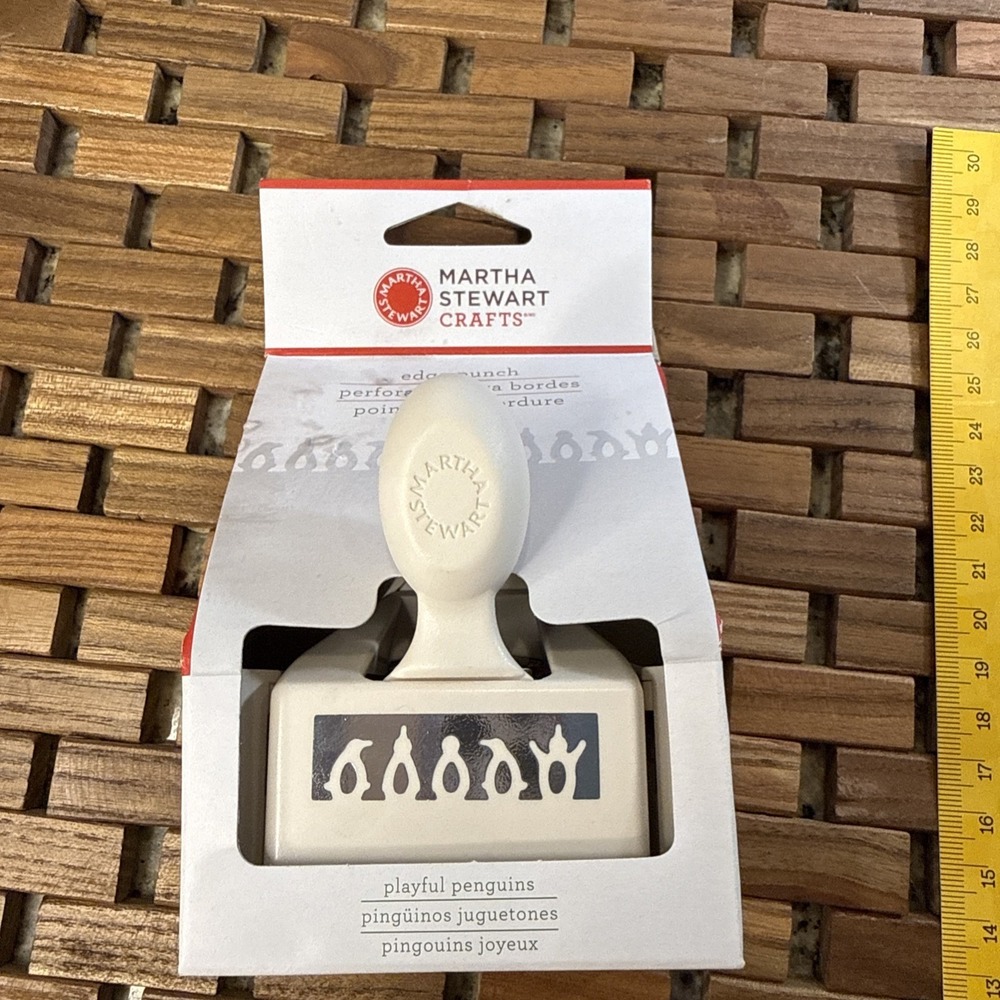 Martha Stewart 42-40071 PLAYFUL PENGUINS EDGE PUNCH Scrapbooking Paper Punch NEW
